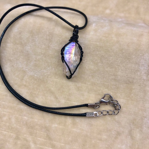 Wire wrapped clear quartz crystal necklace - Picture 3 of 4